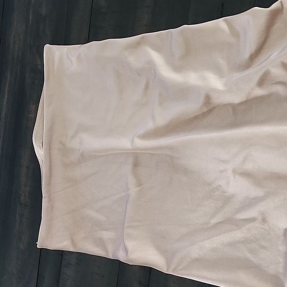 SPANX Red Hot Label Shapewear Shorts Size Med - Picture 2 of 6